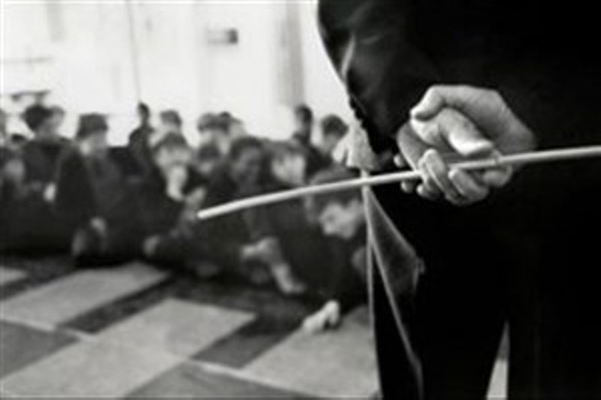 انتقاد از تار کردن شیشه کلاسهای دخترانه/با ناظمهای چوب بدست نمیتوان انتظار شادی در مدارس داشت