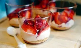 طرز تهیه پودینگ شکلاتی، توت فرنگی، وانیلی در منزل