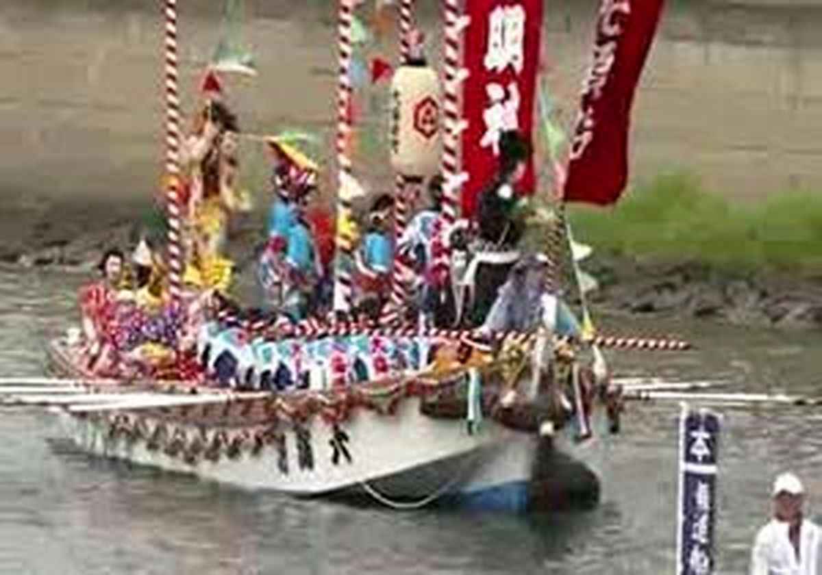 برگزاری جشنواره سنتی قایق‌ها در غرب ژاپن + فیلم