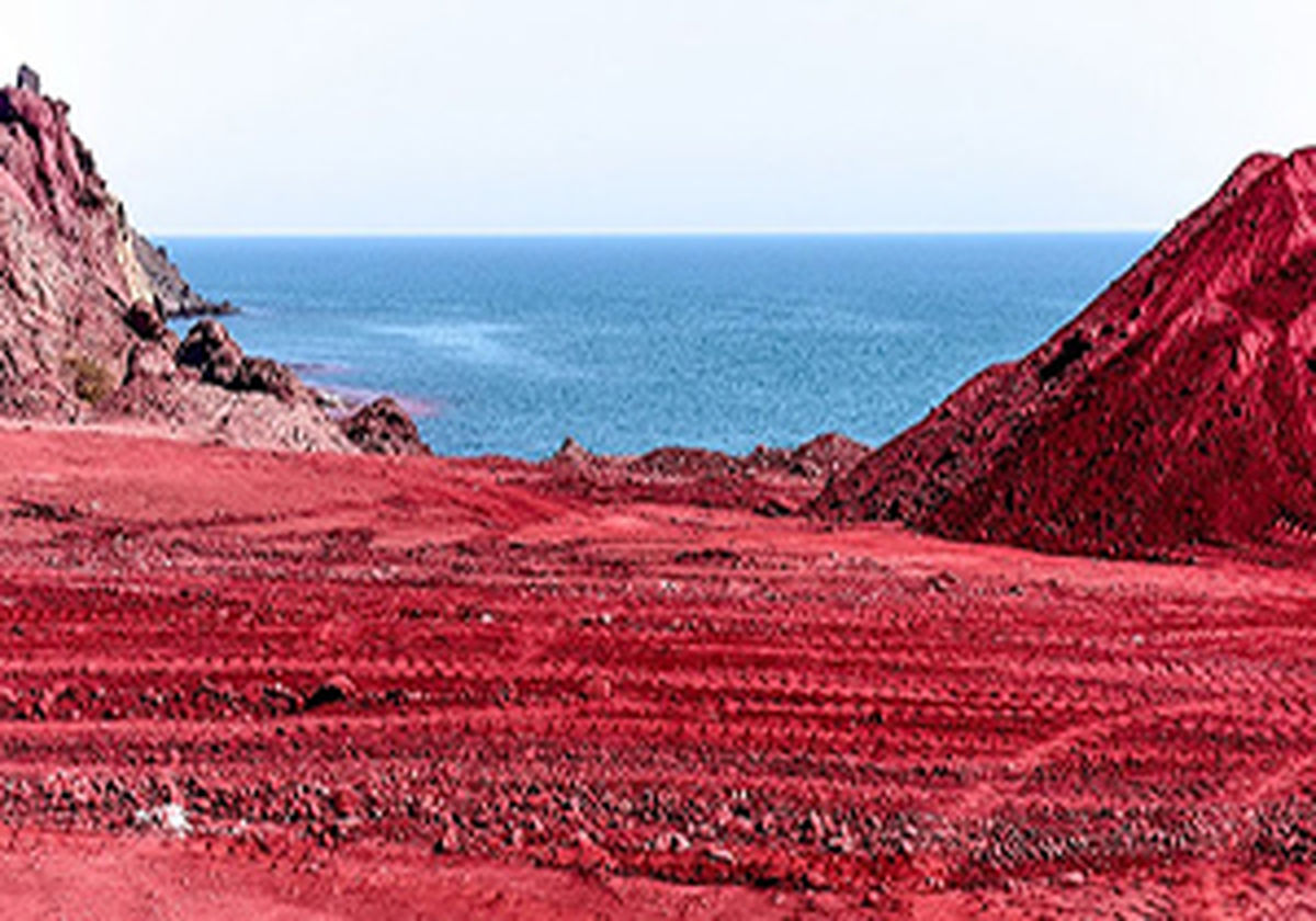 ساحلی سرخ که از عجایب خلیج فارس به حساب می‌آید + فیلم