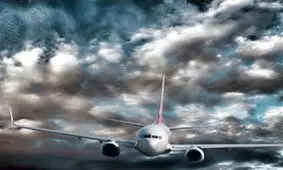 طوفانی که دماغه هواپیما را از روی زمین بلند کرد + فیلم