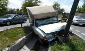 برخوردپیکان وانت با تیر چراغ برق در دزفول