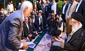 جمعی از شعرا، اهالی فرهنگ و ادب با رهبر انقلاب دیدار کردند