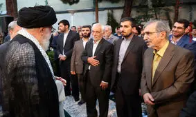 تصاویری از دیدار صمیمی رهبر انقلاب با شاعران و اهالی فرهنگ