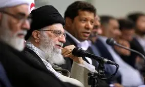 اشک و بغض رهبر انقلاب در واکنش به شعری درباره شهدای افغانستانی مدافع حرم