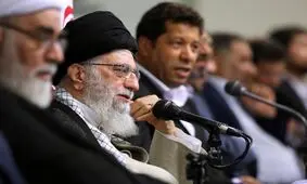 اشک و بغض رهبر انقلاب در واکنش به شعری درباره شهدای افغانستانی مدافع حرم
