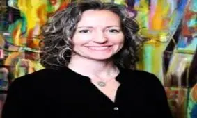 زنی که به خاطر مصرف این داروی ساده سرماخوردگی پوستش نقره ای شد