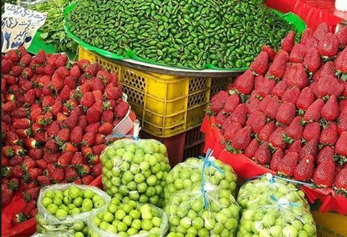 قیمت انواع میوه‌های نوبرانه در غرفه تره بار