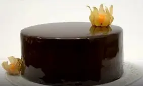 طرز تهیه کیک شکلاتی آینه ای