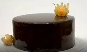 طرز تهیه کیک شکلاتی آینه ای