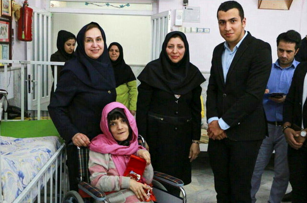 اهدای طلای دوچرخهسواری آسیا توسط دانشور به یک مددجوی توانبخشی