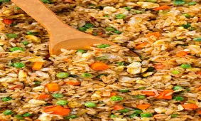 افطاری روز پانزدهم ماه رمضان؛ برنج سرخ کرده چینی