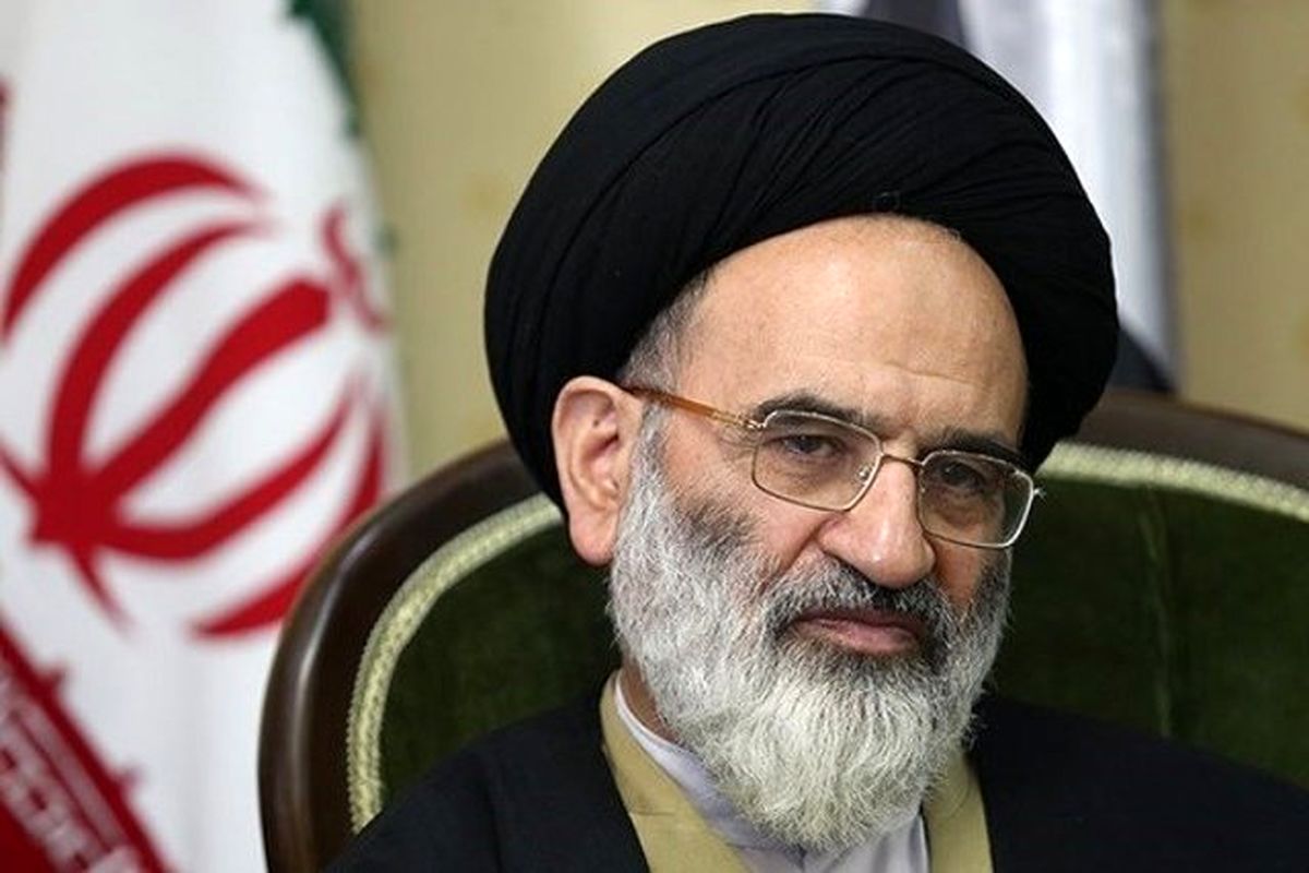 تقوی: کسی که روزی با فتنه میخواست سفره نظام را جمع کند نباید سر کار آید