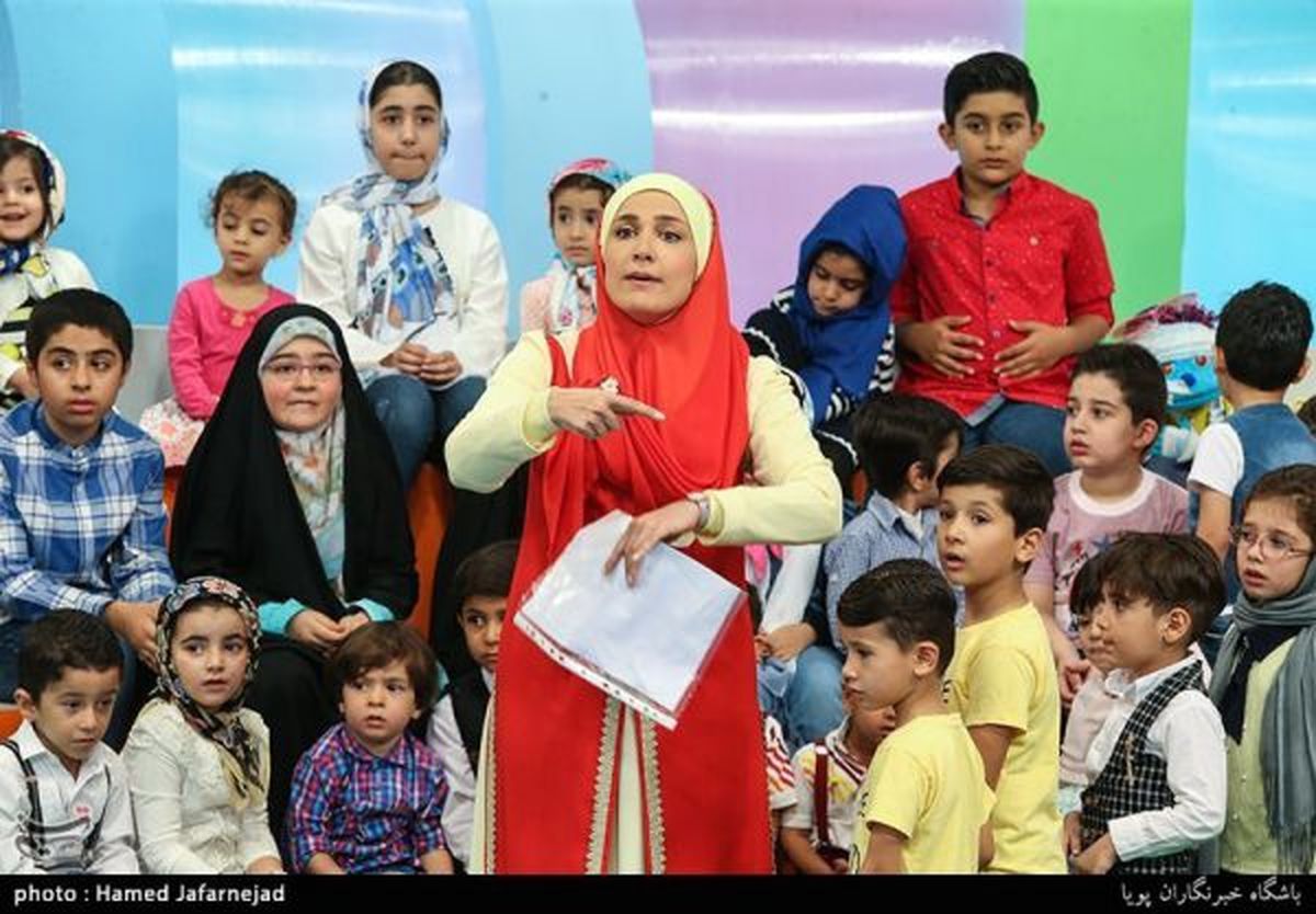 سلیقههای عوامل کار کودک برای فرستادن صلوات و دعای فرج بازخواستم کرد/ما نباید در برنامه کودک تکلیف کنیم بچه سهساله، روسَری، سَر کند