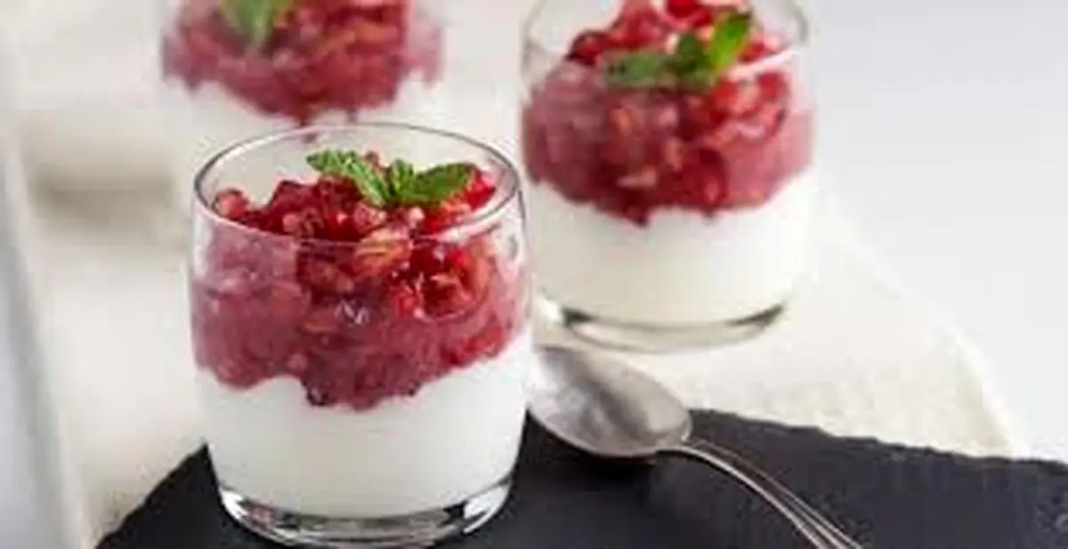 دسر سه سوته ماست و انار مناسب برای دورهمی ها + دستور تهیه