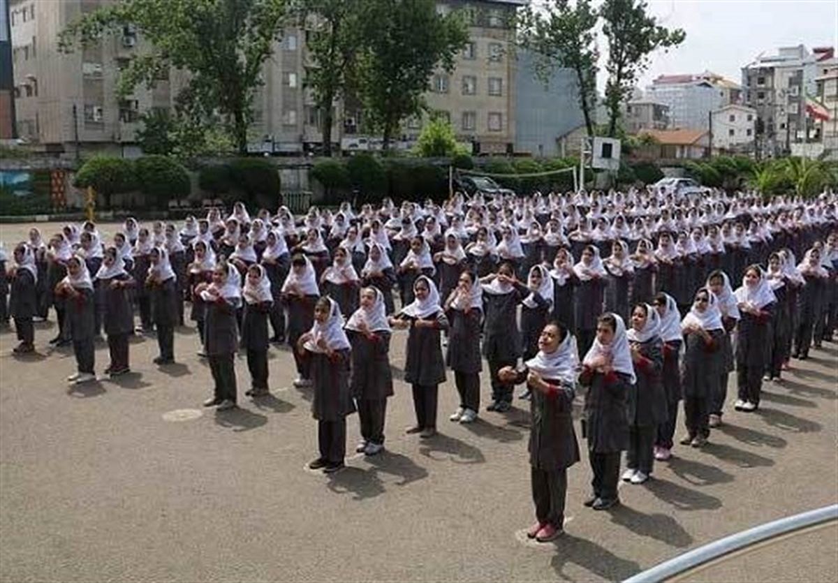 یک برنامه شاد در مدارس/حافظ خوانی ۴۰۰ دانشآموز دبستانی