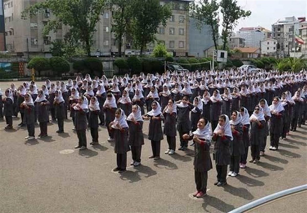 یک برنامه شاد در مدارس/حافظ خوانی ۴۰۰ دانش‌آموز دبستانی