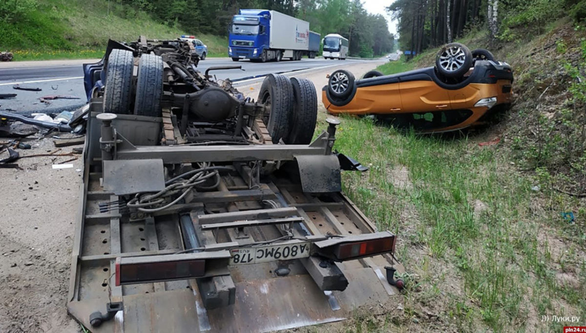 مرگ دو راننده در تصادف وحشتناک کامیون و خودروی سواری + فیلم