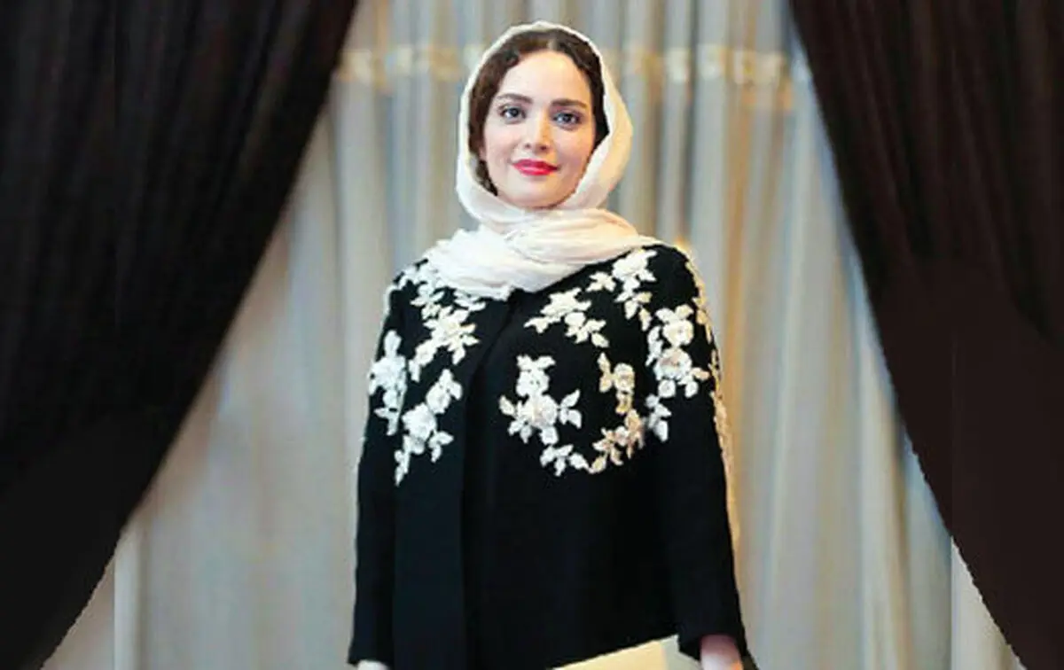 دعای بهنوش طباطبایی جلوی سقاخانه+عکس