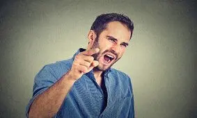 ۵ ترفند ساده برای از کوره در نرفتن‌ | اگر کسی در تعامل با ما خشمگین شد چه کنیم؟