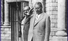 مزرعه خشخاشِ رئیس مجلس لو رفت؛ سال۱۳۳۷