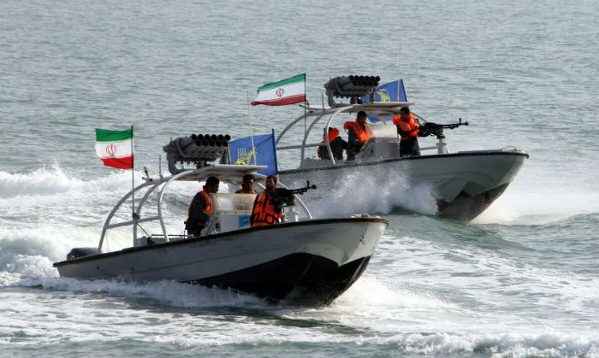 ادعای سنتکام درباره مزاحمت شناورهای سپاه برای کشتیهای آمریکایی