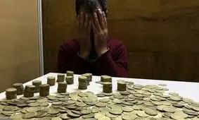 رو شدن دست فروشنده سکه‌ های عتیقه تقلبی در زنجان