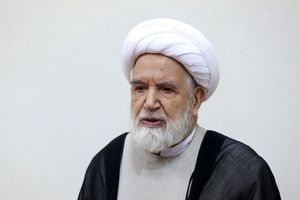 دیدار مهدی کروبی با جمعی از فعالان سیاسی و گریزی به موضوع انتخابات 88 و 84/ عکس
