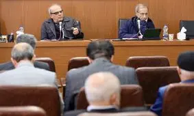 عباس عبدی: اگر سیستم سیاسی تغییرات را بپذیرد، همه ما باید به آن کمک کنیم/ هادی خانیکی: طبقه متوسط ایران، آینده را مبهم و سیاست را کم‌اثر می‌داند