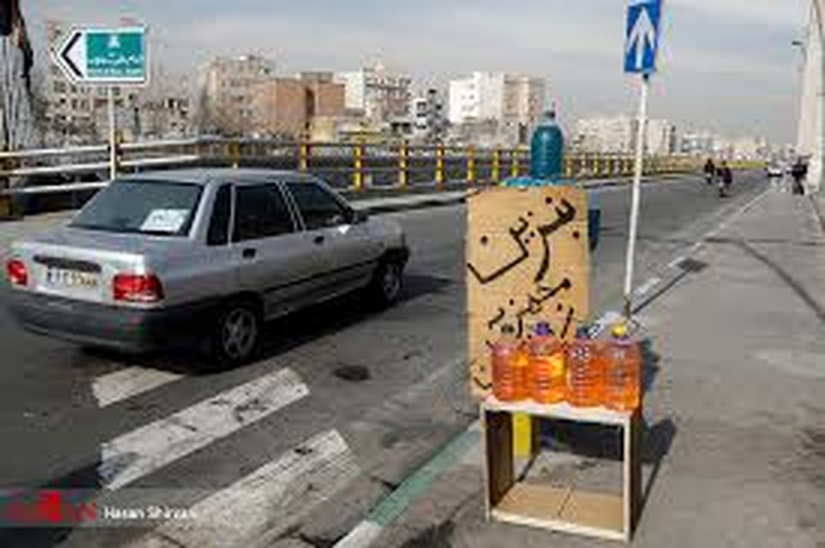 بازار داغ فروش بنزین سیار؛ ۱۰ لیتر ۳۵۰ هزار تومان!