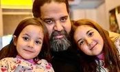همخوانی رضا صادقی با دخترش ویانا/ ویدئو