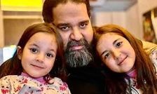 همخوانی رضا صادقی با دخترش ویانا/ ویدئو
