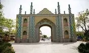 سفر در زمان؛ زنان در حال شستن لباس در کنار خیابان در دروازه غار؛ سال 58 