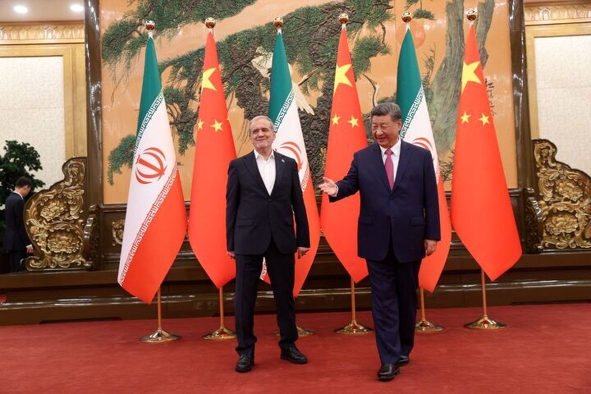 دست ندادن پزشکیان با همسر رئیس جمهور چین و گفتگویی که بینشان رد و بدل شد/ ویدئو