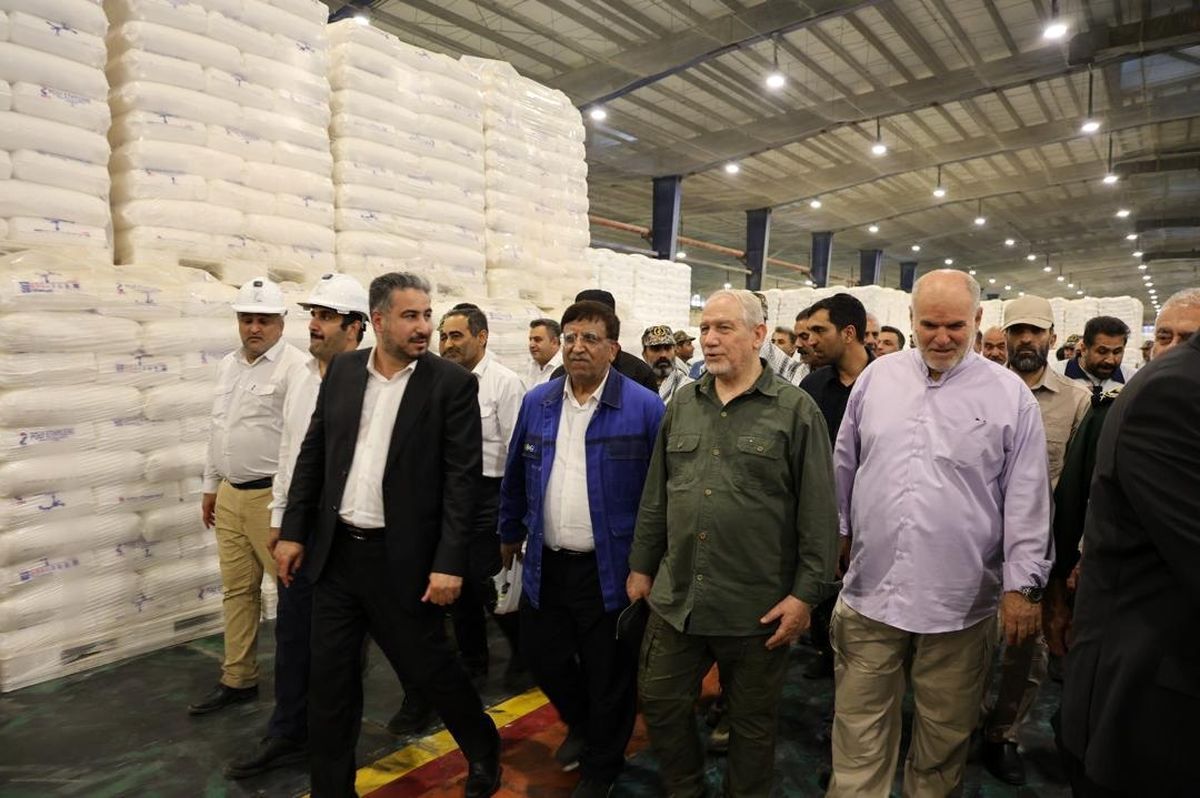  مشاور و دستیار عالی فرمانده کل قوا؛ نتیجه اعتماد به جوانان در پتروشیمی مارون ثروت‌آفرینی، امنیت اقتصادى و تولید و خودکفایی در منطقه است/ ویدئو 