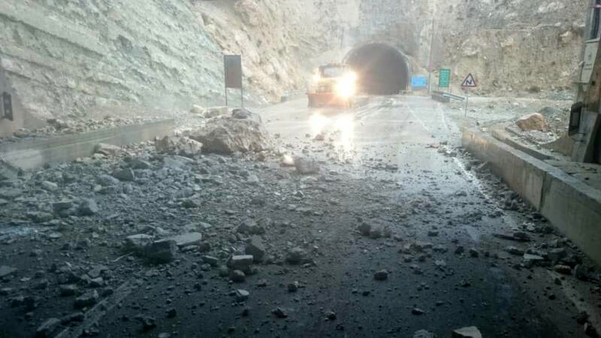 ریزش داربست در پروژه آزادراه تهران-شمال ۱۲ نفر را دچار حادثه کرد