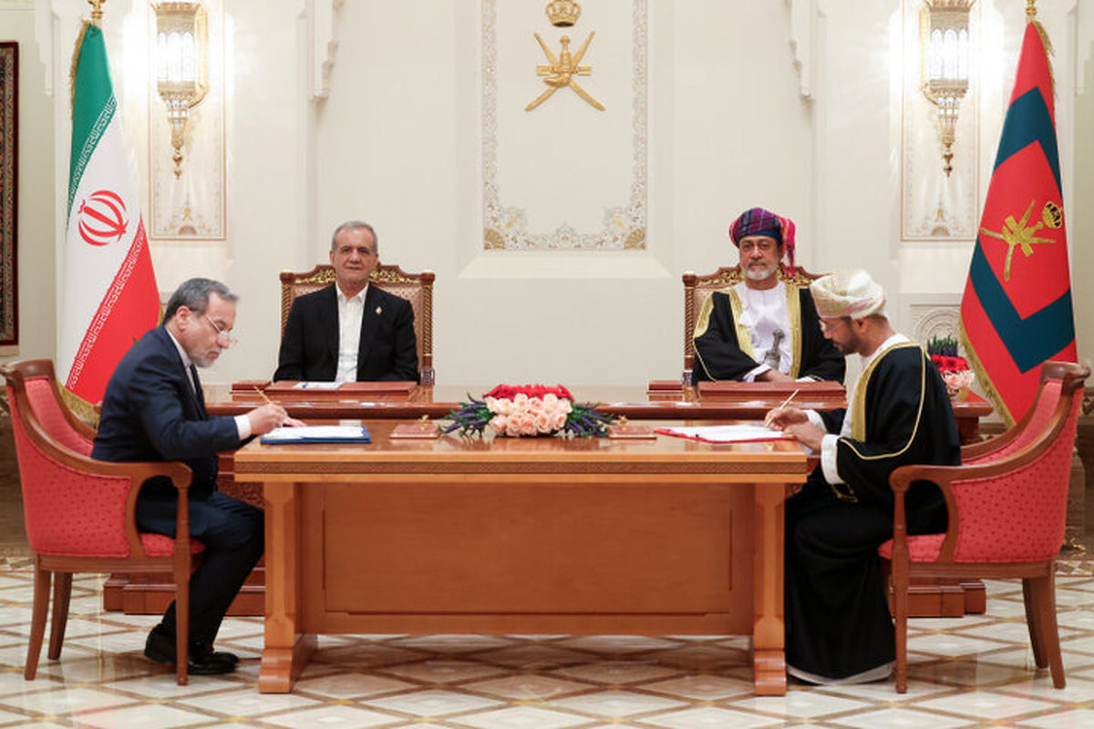  امضای ۱۸ سند همکاری میان ایران و عمان 