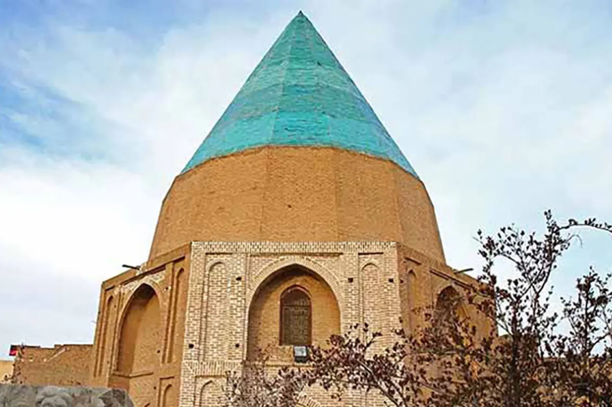 سفر در زمان؛ منظرۀ گنبدهای سبز قم در دوران قاجار 
