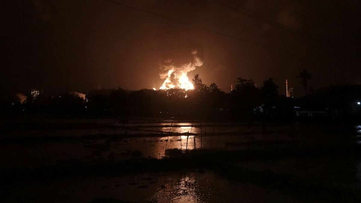 آتش سوزی گسترده در پالایشگاه نفت اندونزی/ ویدئو