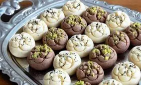 شیرینی نوروز؛ شیرینی قندی سه رنگ بدون فر