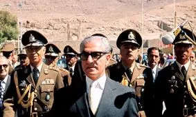 سفر در زمان؛ «محمدرضا پهلوی در حال قدم زدن در فرانسه»؛ سال 1353 