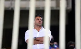  رانندگی پسر فرهاد مجیدی با خودروی لوکس/ ویدئو

