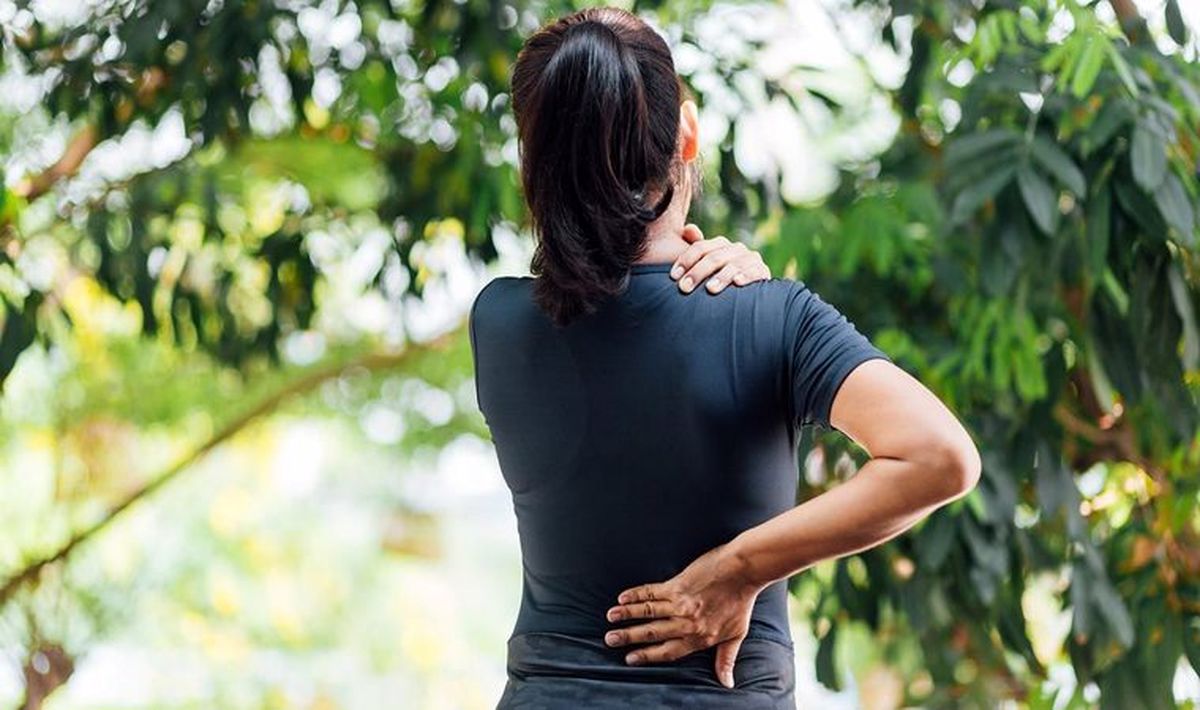 آموزش حرکات ورزشی برای اصلاح افتادگی شانه