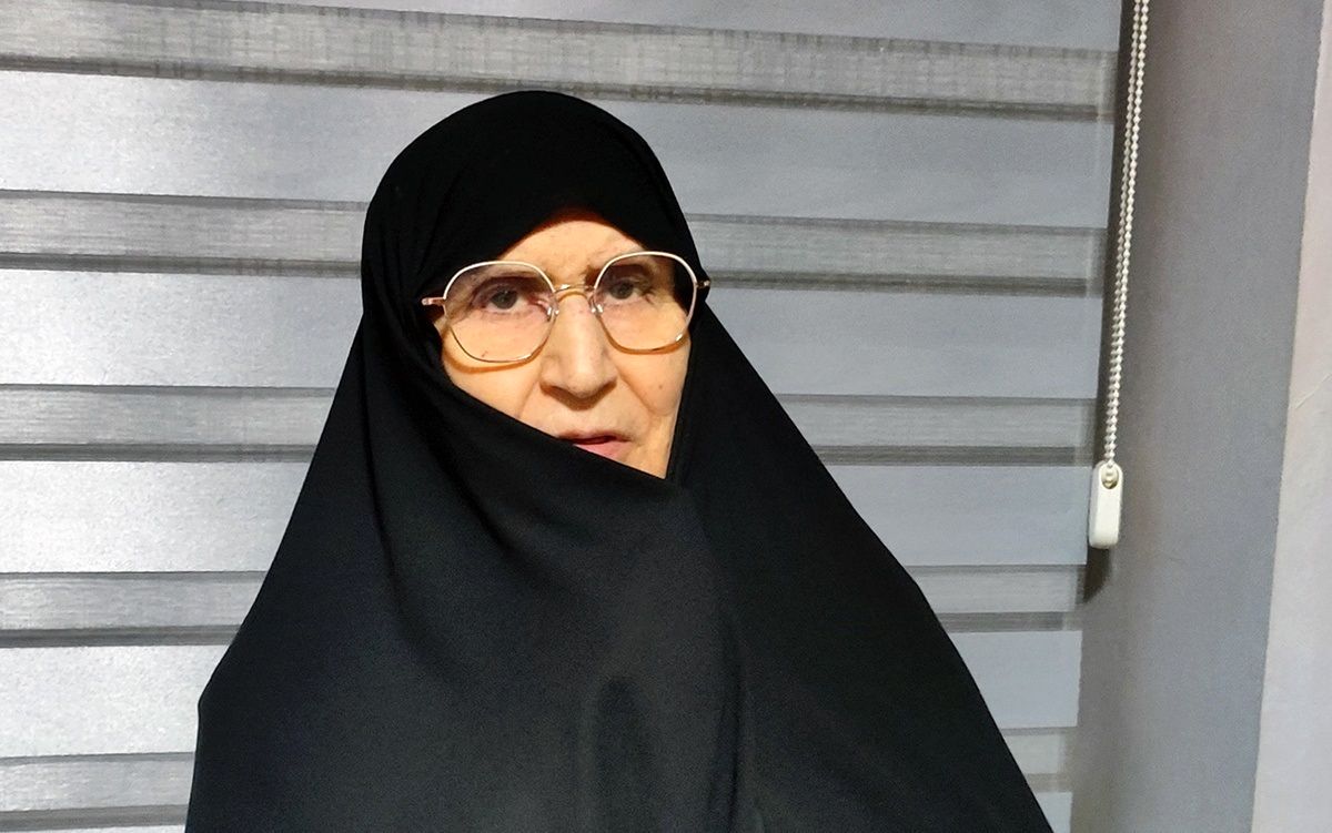 روایت دختر امام خمینی از محدودیتها در نجف/ امام فرمودند برای من خاک مهم نیست، هر کجا رفتم فرقی نمیکند