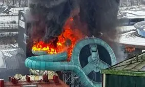 آتش‌سوزی شدید در پارک آبی سوئد و مصدومیت ۱۳ کارگر/ ویدئو