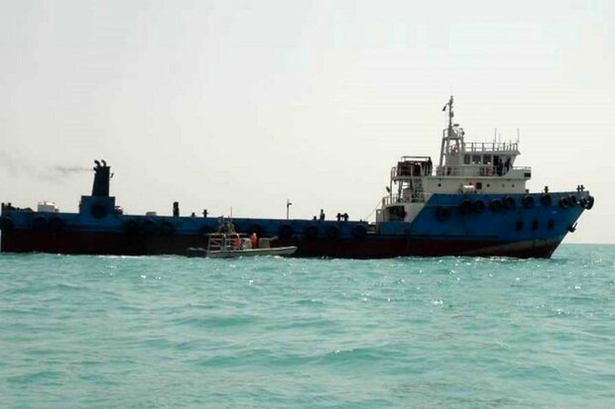 شناور حامل ۲ میلیون لیتر گازوئیل قاچاق در آبهای بوشهر توقیف شد/ ۱۴ خدمه خارجی این شناور نیز که از ۲ کشور آسیایی بودند دستگیر شدند