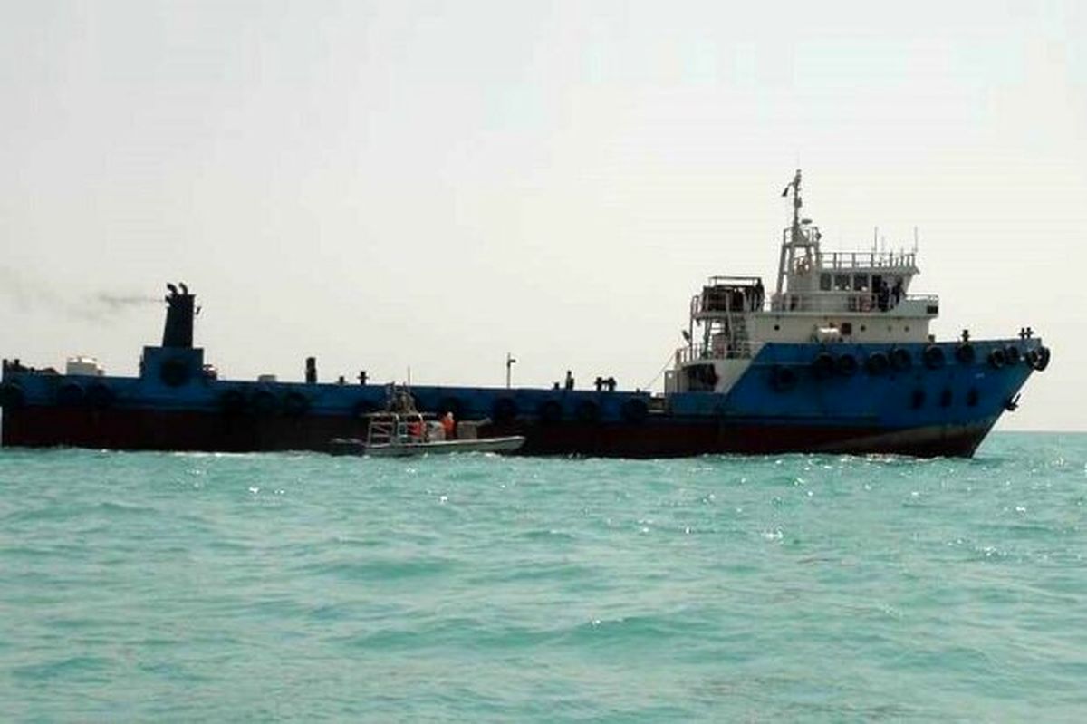 شناور حامل ۲ میلیون لیتر گازوئیل قاچاق در آب‌های بوشهر توقیف شد/ ۱۴ خدمه خارجی این شناور نیز که از ۲ کشور آسیایی بودند دستگیر شدند