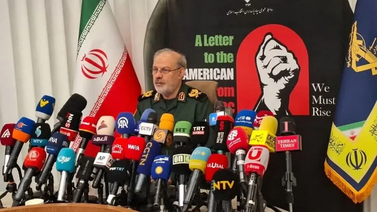 سخنگوی سپاه: اینکه می‌گویند ایران به دنبال سلاح هسته‌ایست، دروغ قرن است/ آمریکا هرگز نمی‌تواند مراودات ما با همسایگان را مسدود کند/ نامه ما به دولت آمریکا هیچ تاثیری ندارد برای همین به مردم این کشور نامه نوشتیم