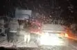 برف و کولاک شدید، مردم را در این جاده گرفتار کرد / ویدئو
