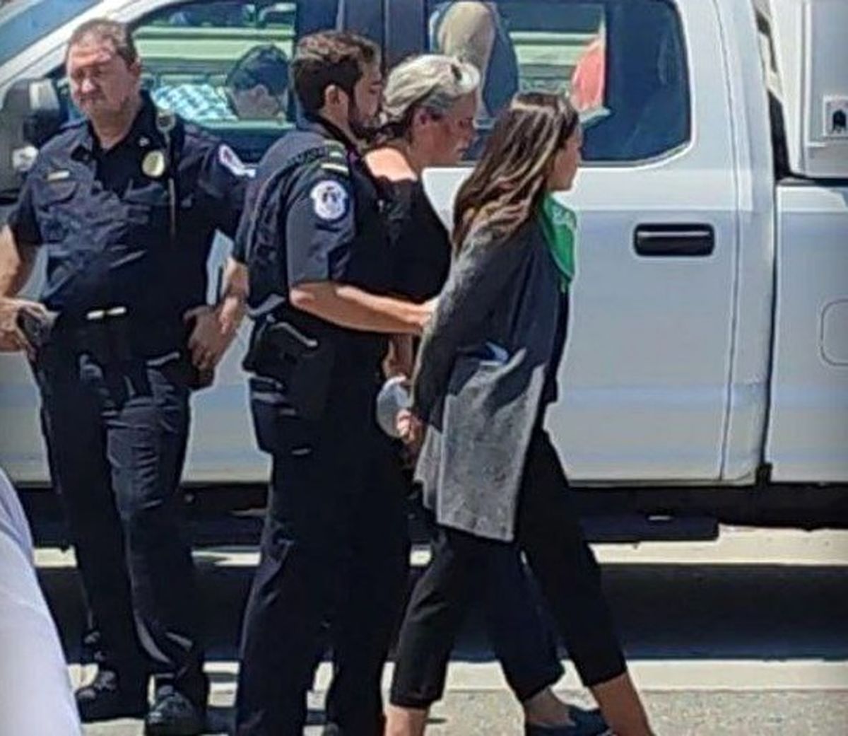 پلیس آمریکا تعدادی از نمایندگان کنگره را بازداشت کرد